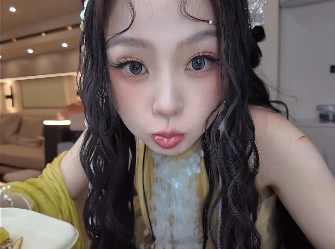 不如抖上的网红博主…… 这个美瞳真的好南康 ​​​