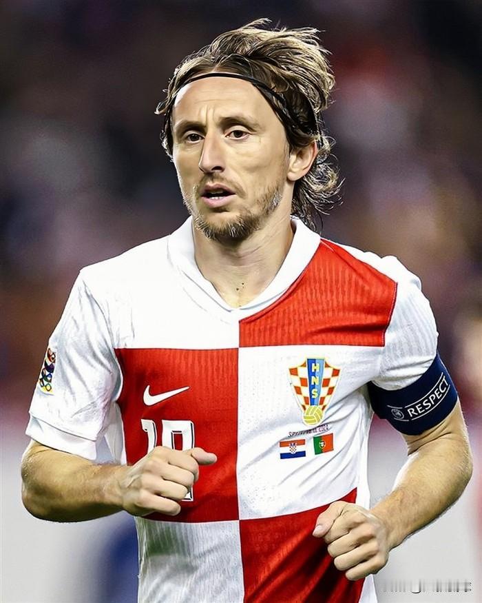 美加墨世界杯克罗地亚最强首发11人:
门将：利瓦科维奇
左边卫：格瓦迪奥尔
中后