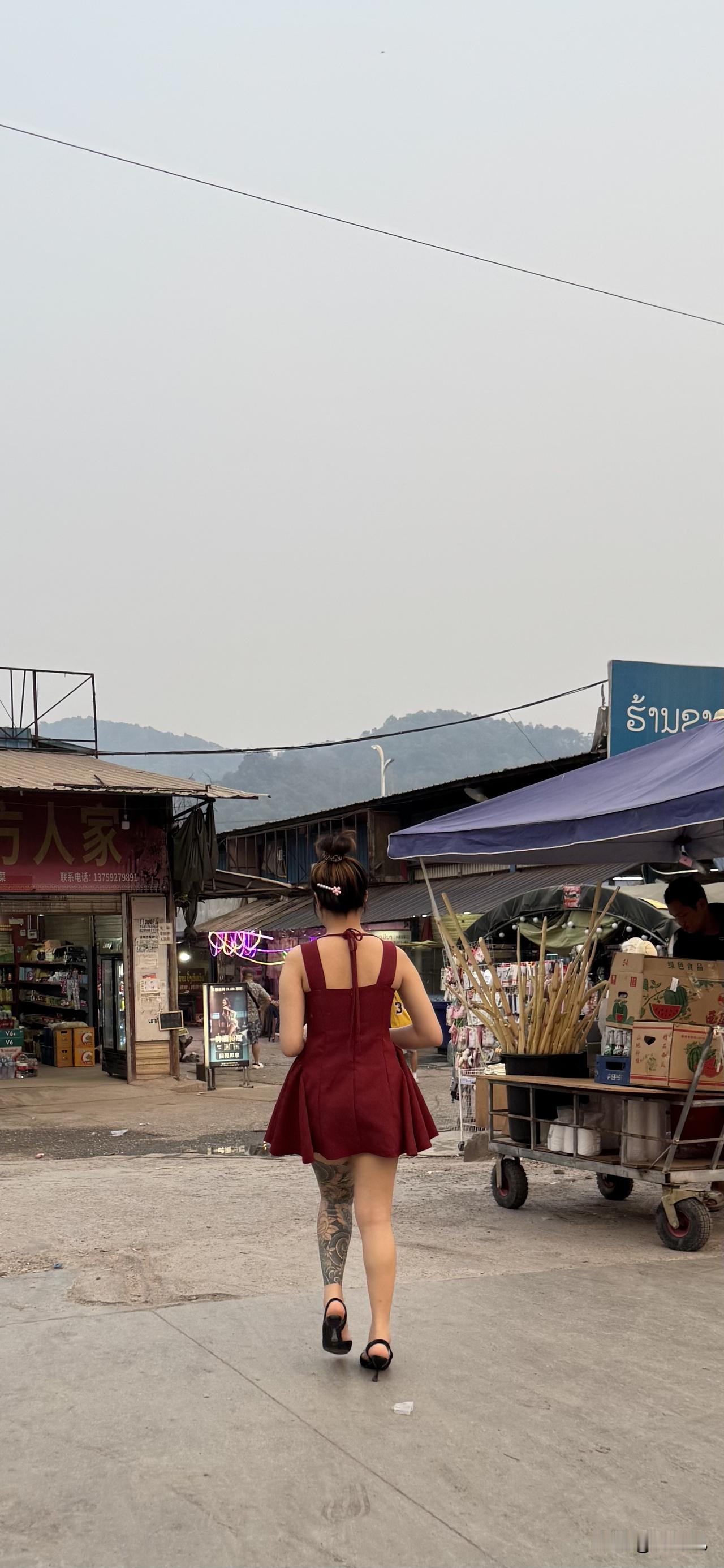 这里是磨丁，老挝的土地，中国有99年的使用经营权。

这个中老边境小村子，已经有