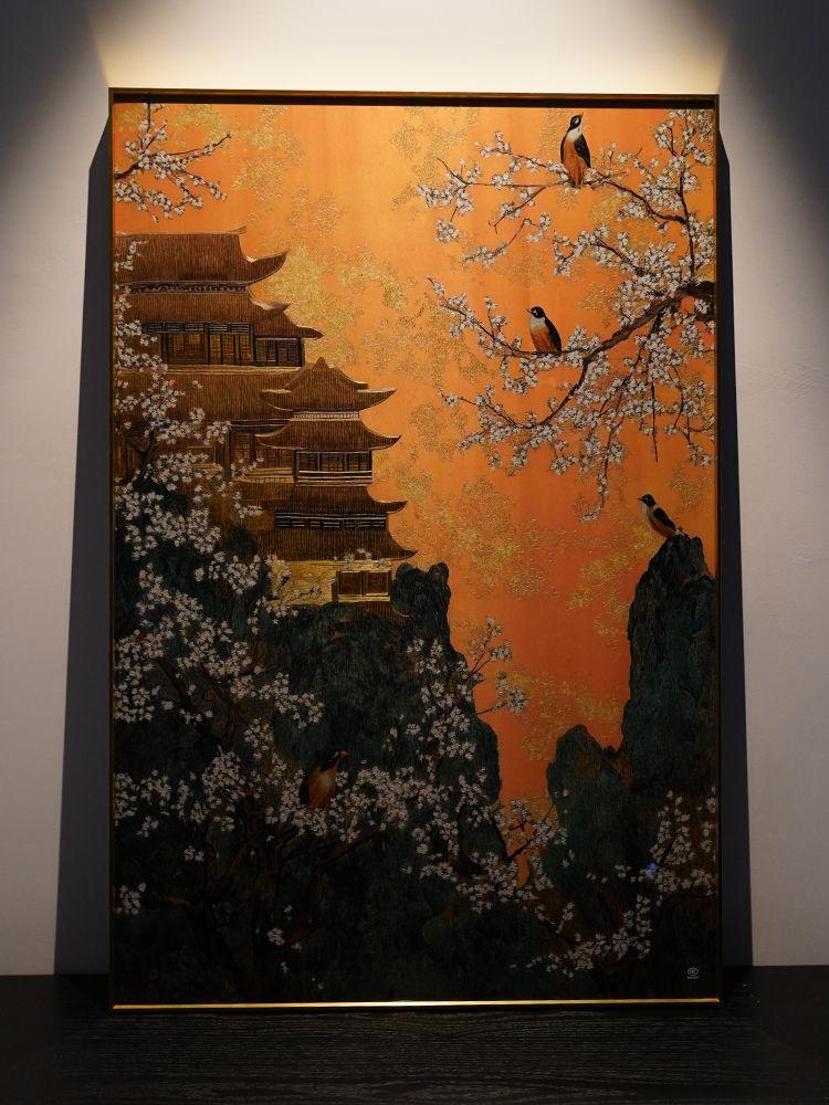 苏绣里的黄昏亭台 丝线慢绣，把黄昏里的中式意境，一针一线缝进了画里。亭...