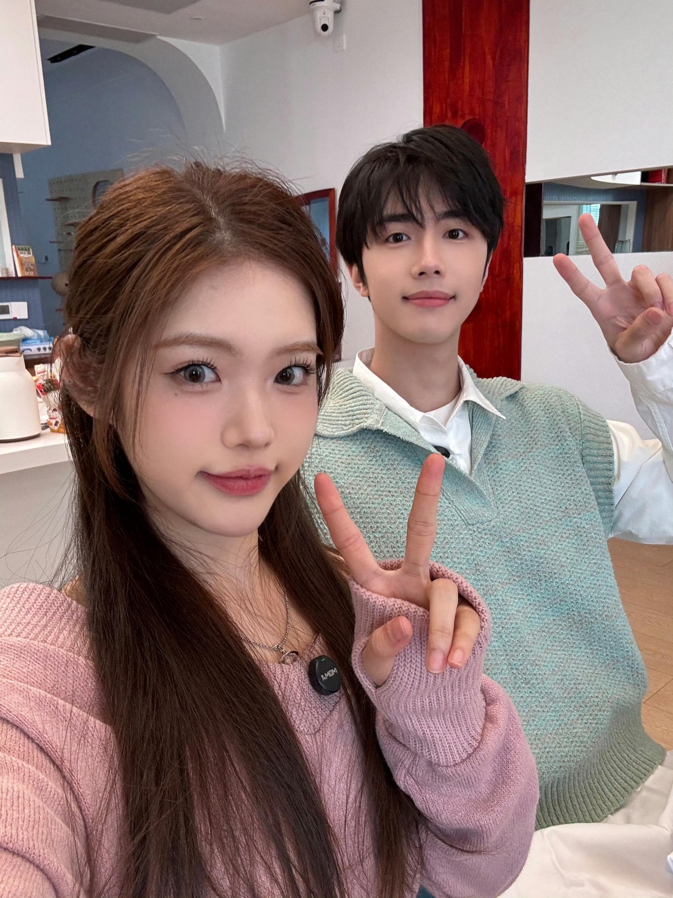 朱朱 曼谷不会下雪但南京会  就这么轻易的磕到了《友间合租屋》里朱朱和小侯。。。