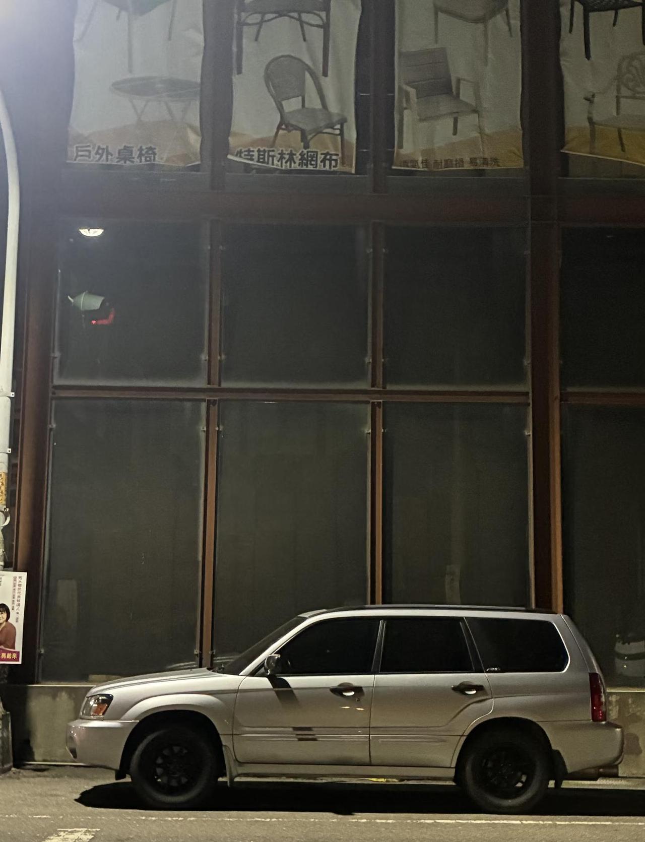 在路上休息的森林人！哇！！😀😀😀😀🥰🥰🥰🥰
情怀老车寂静的夜晚 