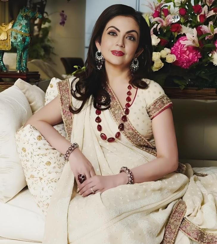 快讯！快讯！
 
印度媒体突然报道了妮塔·安巴尼的奢华日常，再次把这位印度首富夫