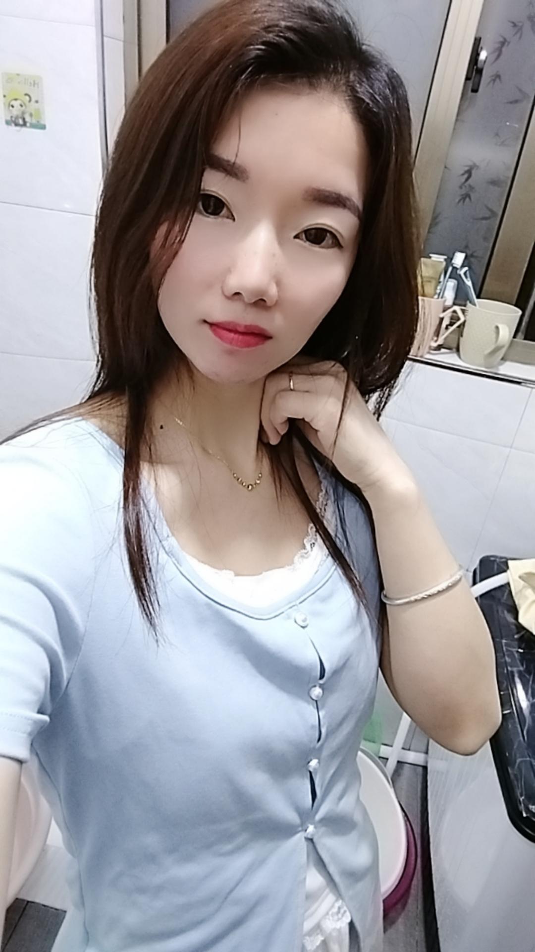 镜子照人却照不了心，任何关系值得就好……