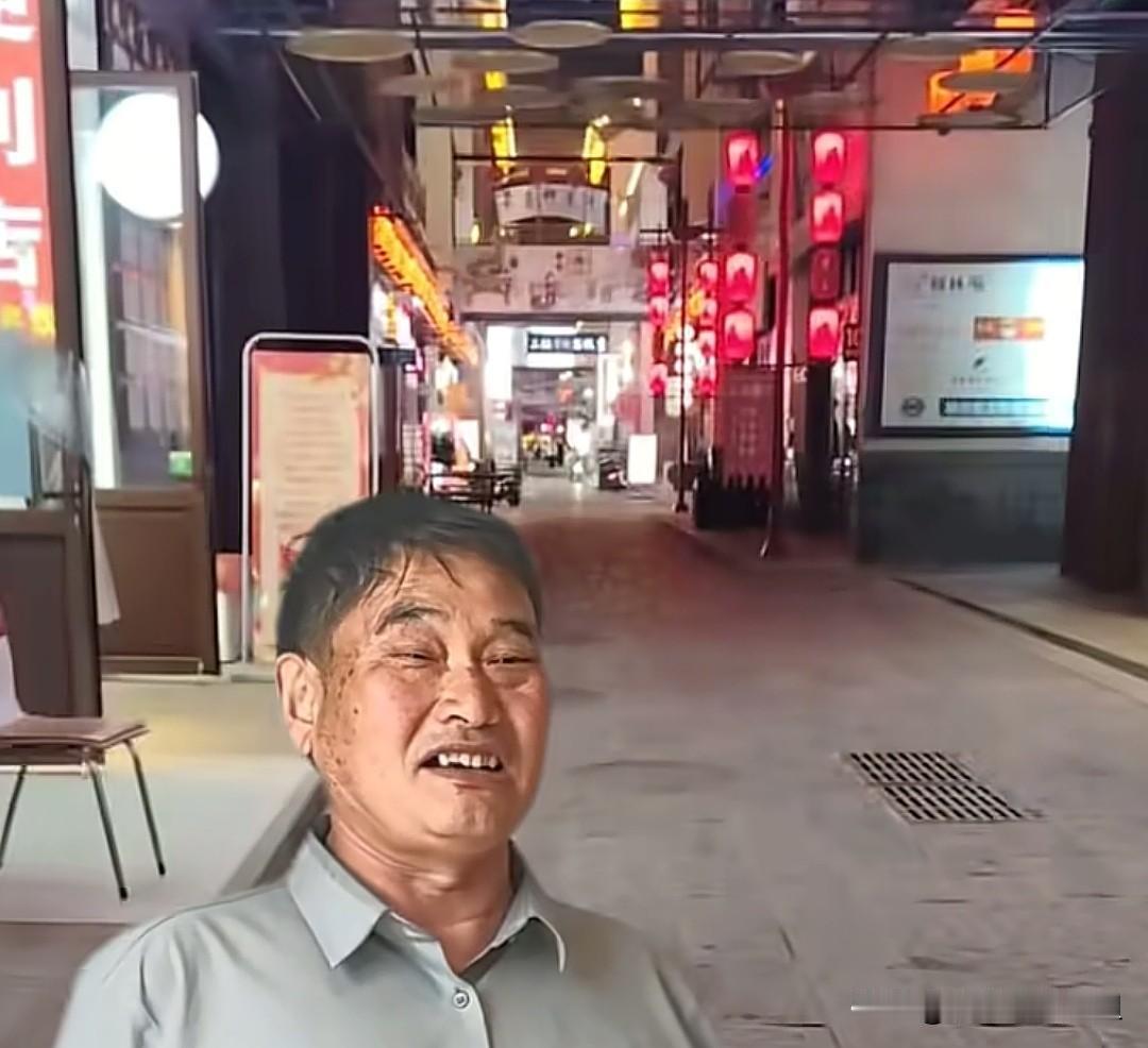 重磅来袭！大衣哥朱之文7月5日唱响泰安老街。
万众期待！农民歌手大衣哥朱之文确定
