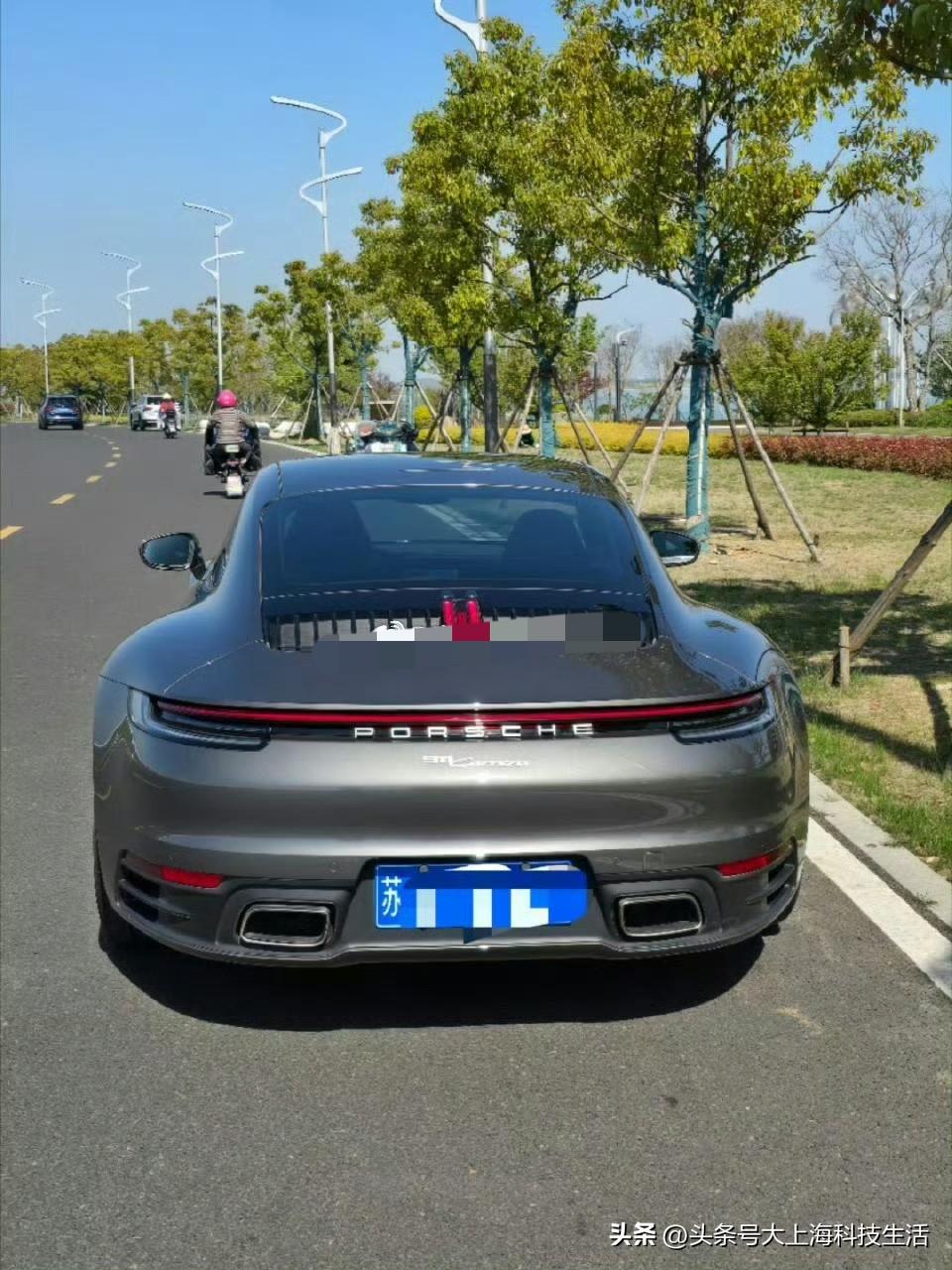 婚前买的911，这大屁股真的太迷人，给我带来过很多快乐。
结婚，老婆怀孕，911