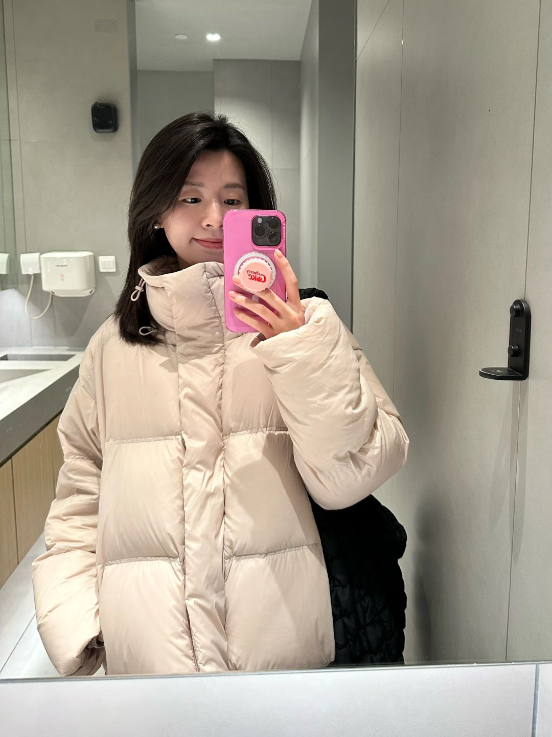 好软乎的一件羽绒服