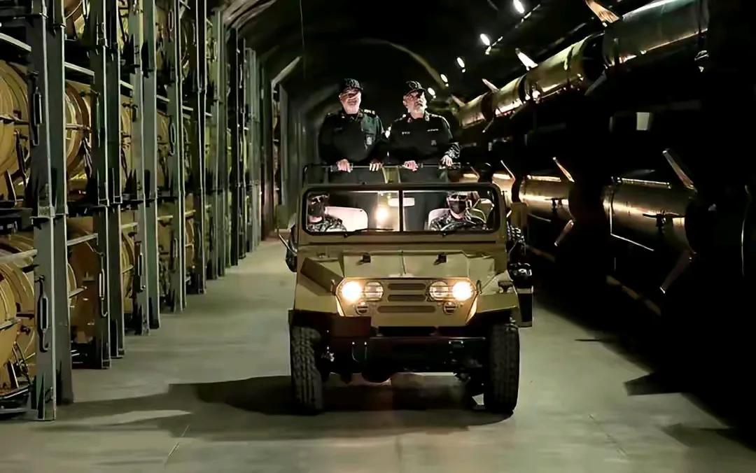 伊朗现在究竟还有多少库存弹道导弹可以应对美以消耗战保守估计还有5000枚，其中打