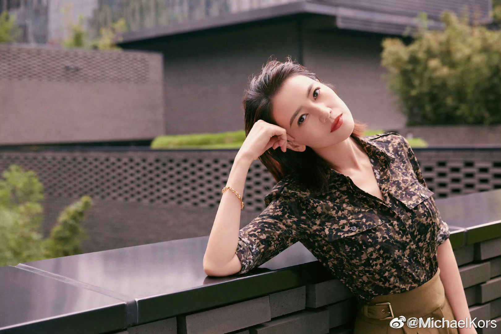 被姐姐那种舒展的体态和紧致线条惊艳到了。终于明白，好身材真的不是靠饿出来的，更多