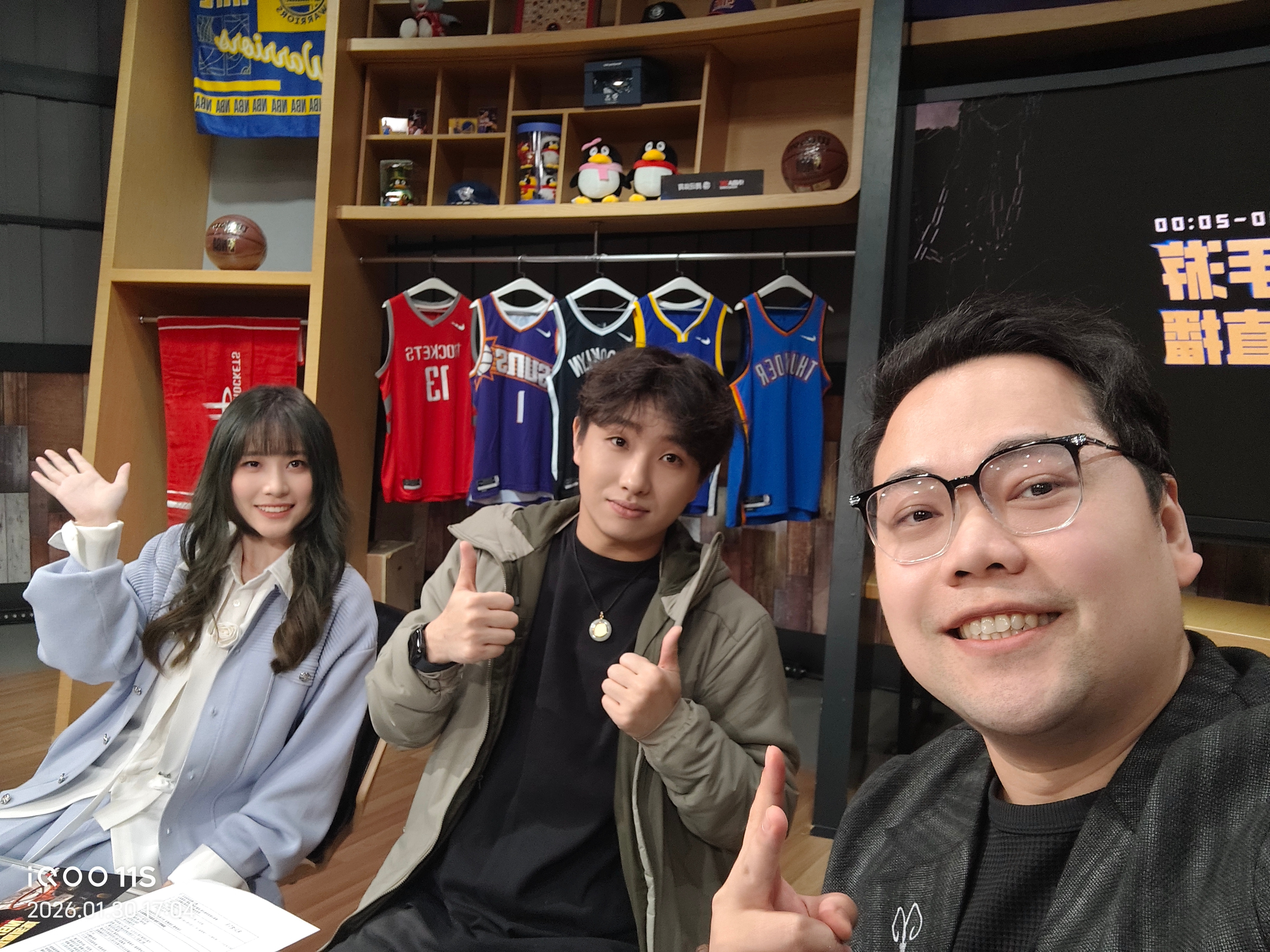 一会在上午的同一个演播间做一个不太一样的活儿，带大家一起解密新的NBA 2K手游