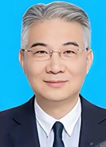 看了这个曾经的重庆市财政局长、重庆市政府原参事封毅的通报，心里十分惊叹，此人竟然