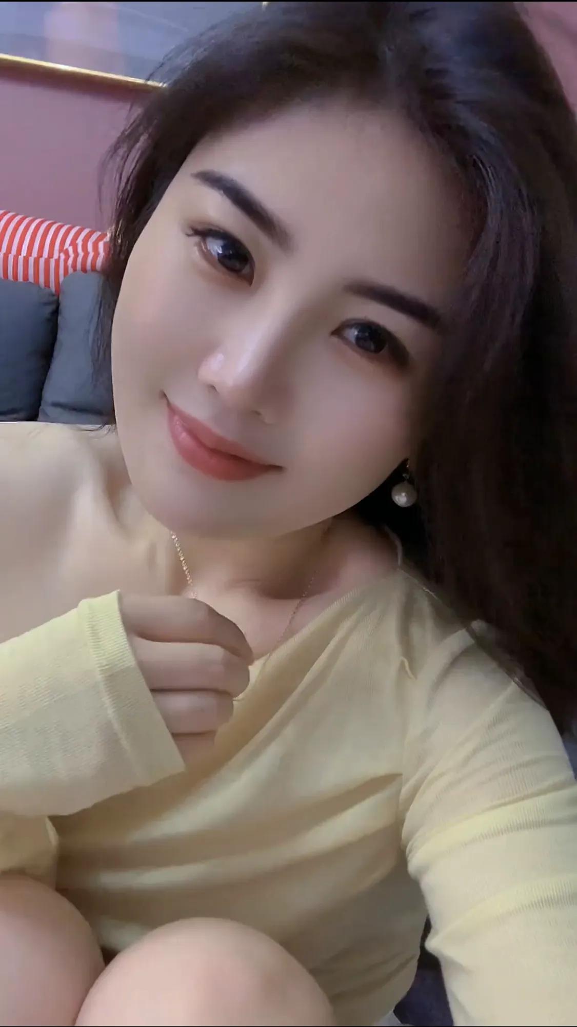 女人这辈子真的很不容易，小时候淘气，大了的时候淘宝，工作了淘金，结完婚以后开始淘