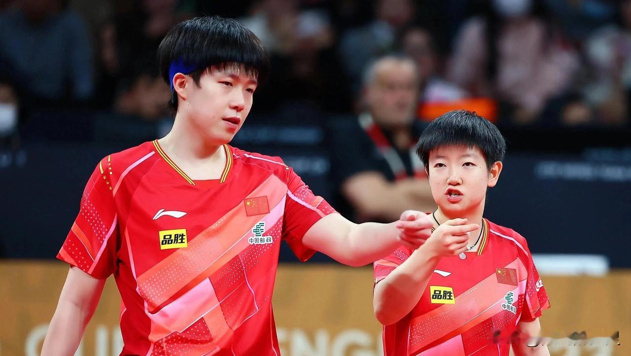 下联：人爱家乡鸟爱虫