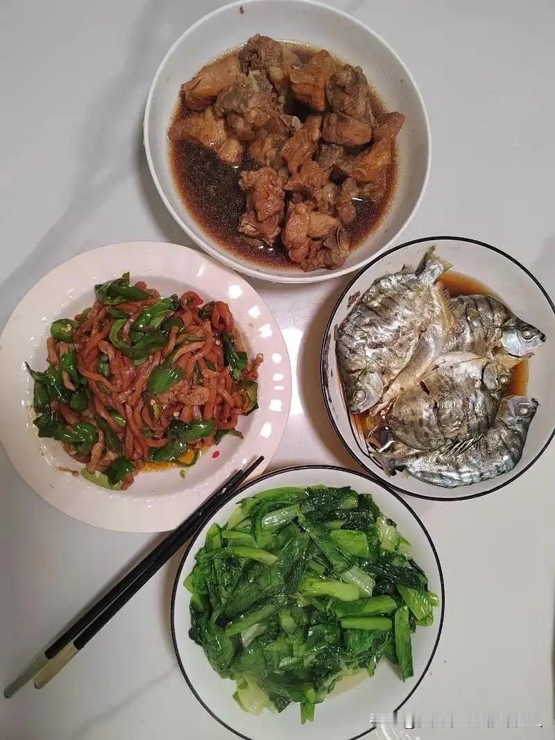 天越来越冷，我也越来越不想出门，算一算，我已经有一个星期没去菜市场买菜了。冰箱里