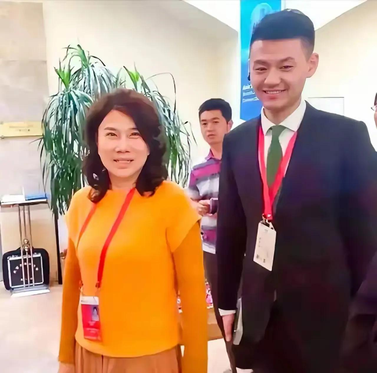 铁娘子董明珠操劳半生，最大收获不是格力，而是41岁儿子董东东
提起董明珠，大家想