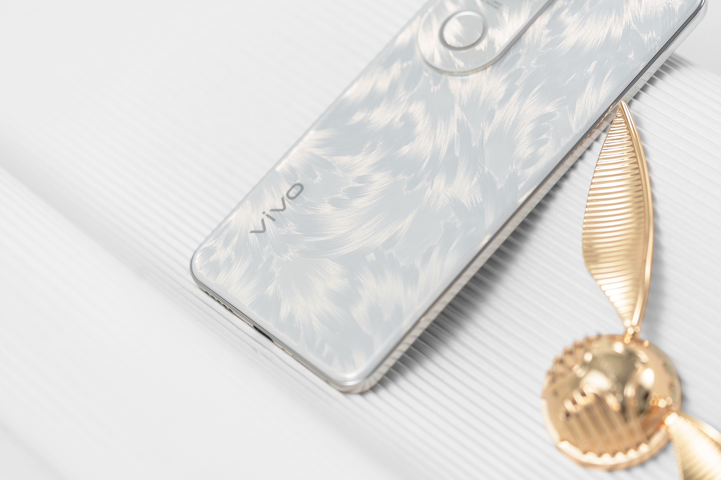 发一组vivo S20「凤羽金」开箱图赏！这次的 vivoS20系列 在外观设计
