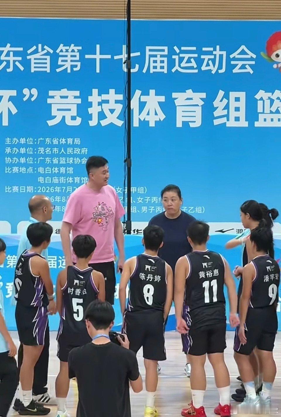 下午杜锋会长亲临茂名电白体育馆，现场观摩省运会女篮比赛，持续关注青少年后备力量 