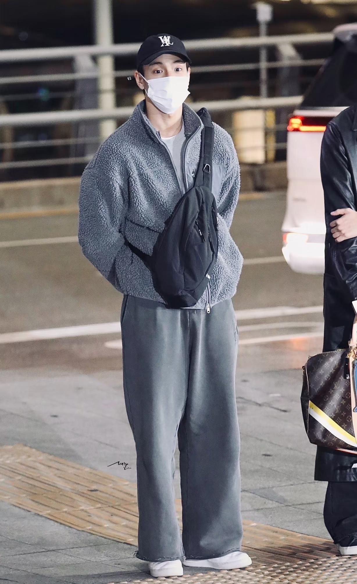 宝宝灰🤤🩶
孙贤佑 烟灰色