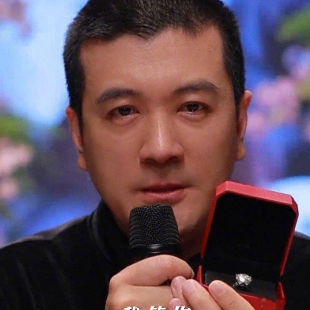 杨子直播求婚黄圣依  杨子直播求婚 杨子直播求婚黄圣依，娱乐圈是这样求婚的吗？我