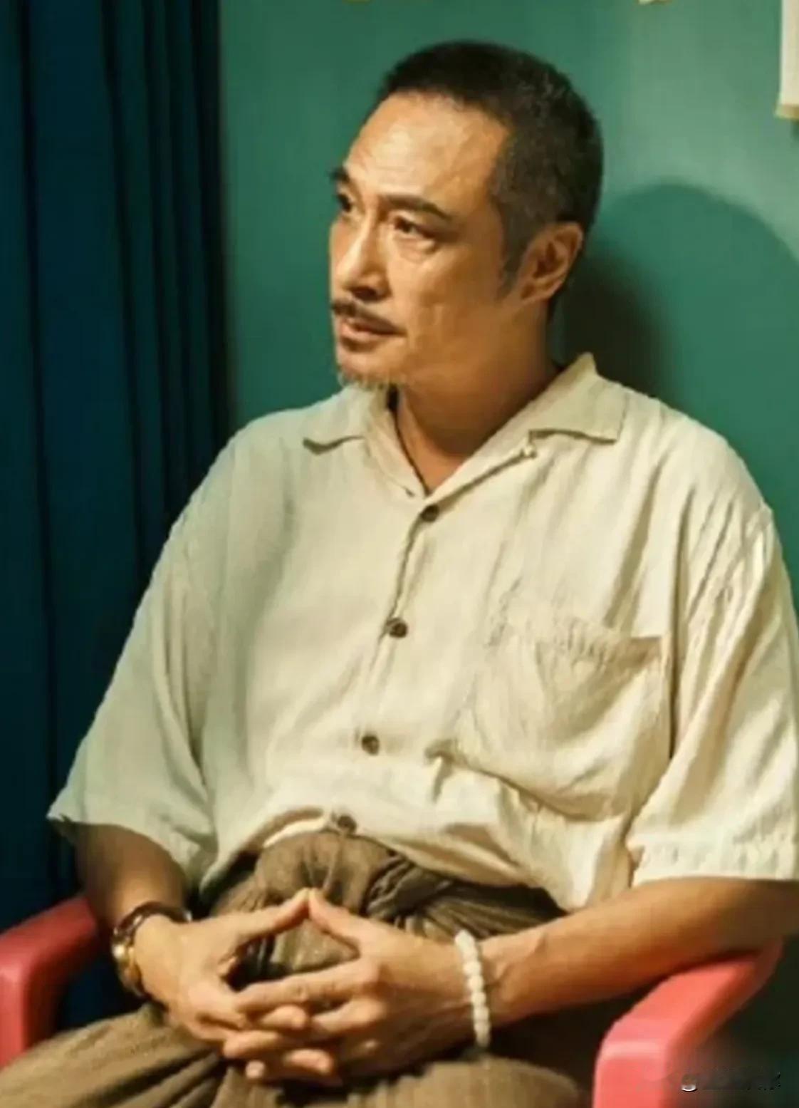 我觉得吴镇宇也不会再在乎金像奖了，因为香港电影已经没落，赚钱也少，他工作重心已到