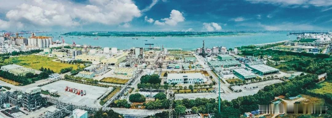 张家港和无锡的产业合作非常紧密。张家港二环路应该与江阴的城东快速路尽快实现直连。