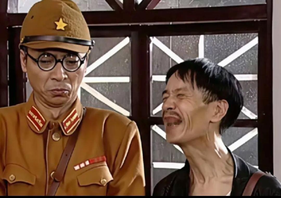 太形象了，电视剧诚不欺我啊！真是绝了。
把谄媚演绎的淋漓尽致，我一时竟不知是该夸