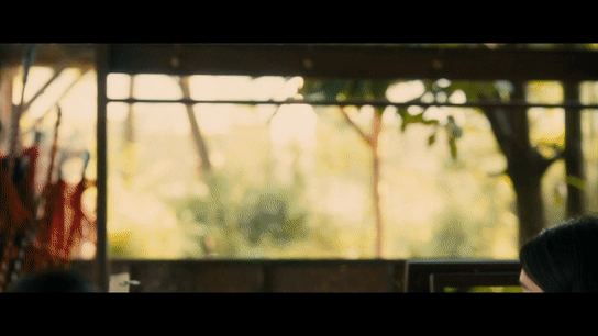 八千里路云和月第3集8分18秒韩小月戴上定情簪子转身离去，目光里的不舍藏着深情，