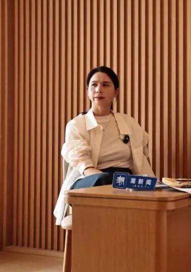 性侵工伤案开庭，崔丽丽：不再穿“战袍”出庭
 
4月23日，全国首例职场性侵获工