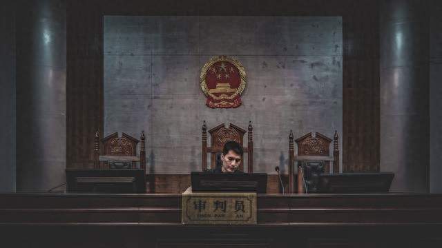 律政悬疑剧《蝉》开播，吴镇宇喻恩泰戏骨云集，旧案翻案悬念拉满