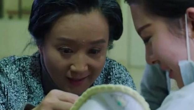 27岁的潘女士，顺利生下个女儿，全家人都很开心，唯独婆婆摆着张臭脸“怎么生这么快