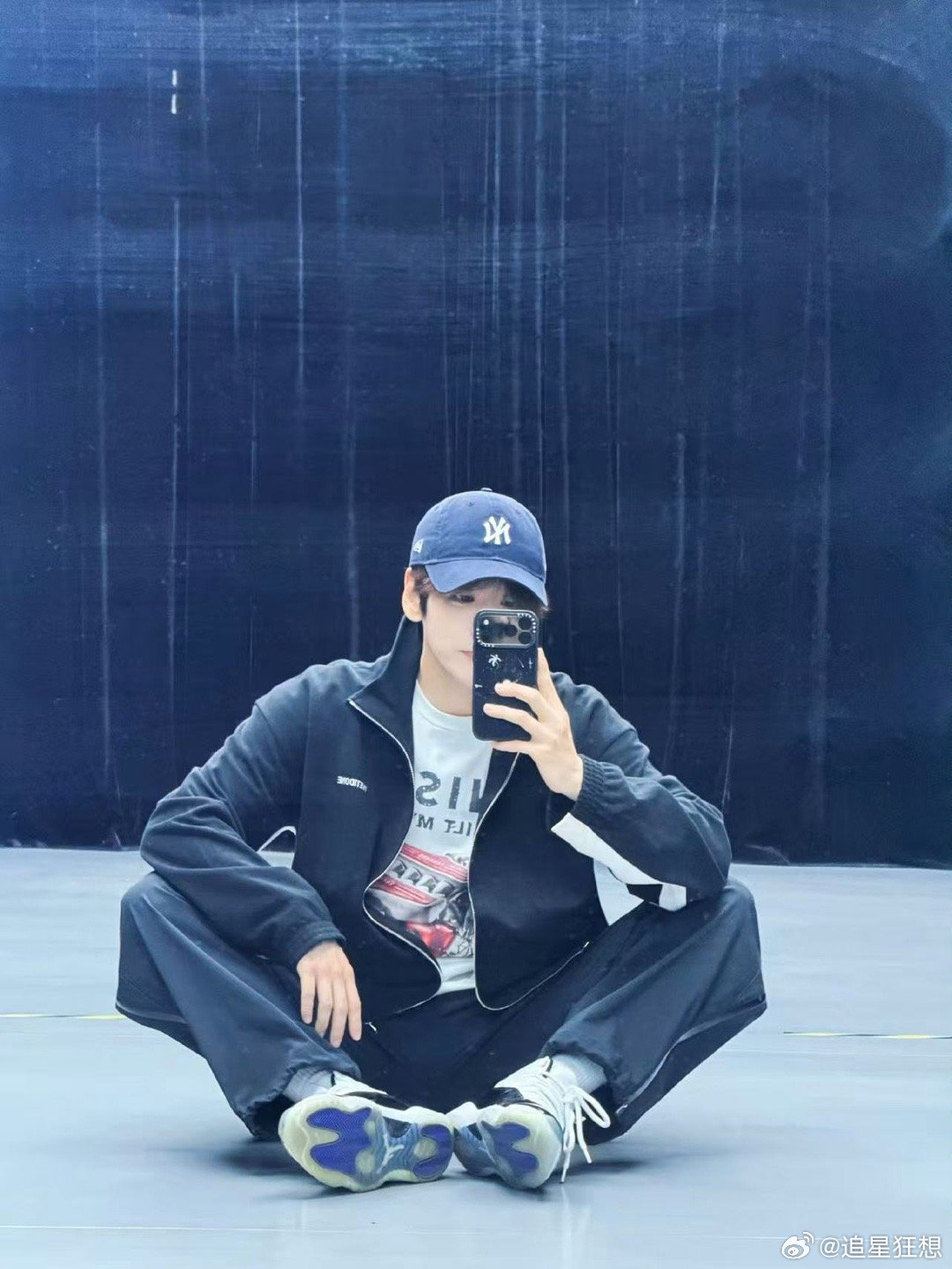 魏哲鸣新剧双向暗恋魏哲鸣一演暗恋就封神 学生时期躲在走廊尽头偷看，工作后假装偶遇