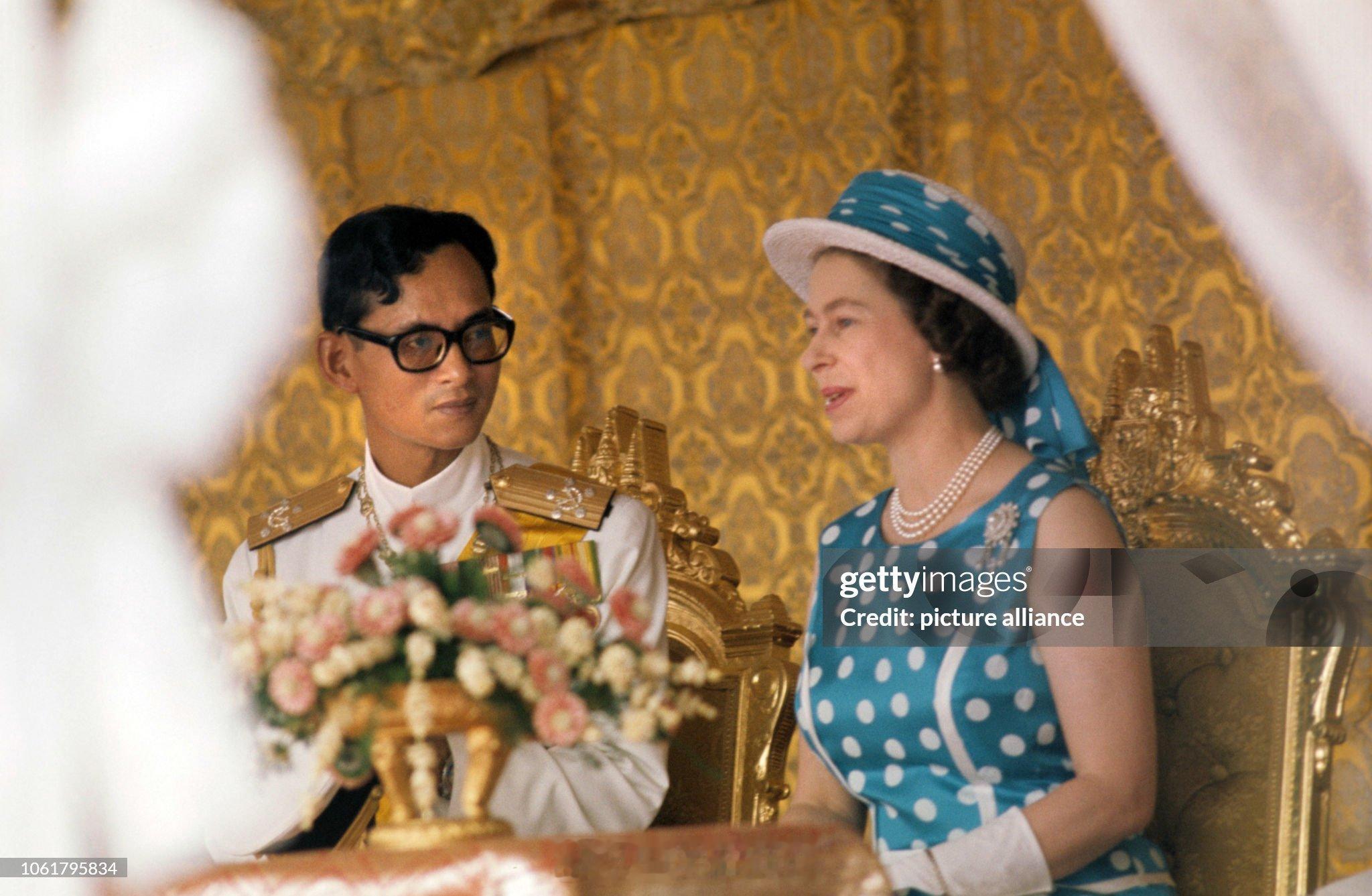 英国王室[超话]  1972年2月10日，伊丽莎白二世女王、爱丁堡公爵菲利普亲王