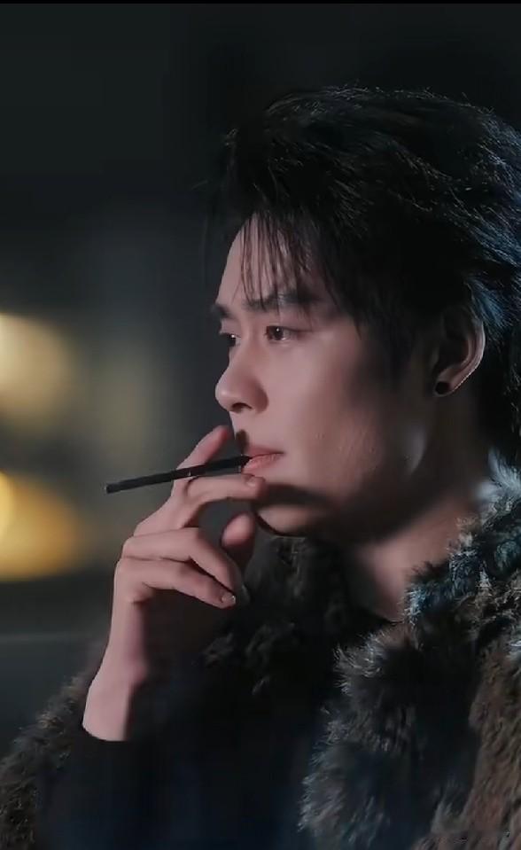婚姻的本质就是：
向死而生。
你从未真正拥有过谁，
你拥有的只是你们在一起共渡的