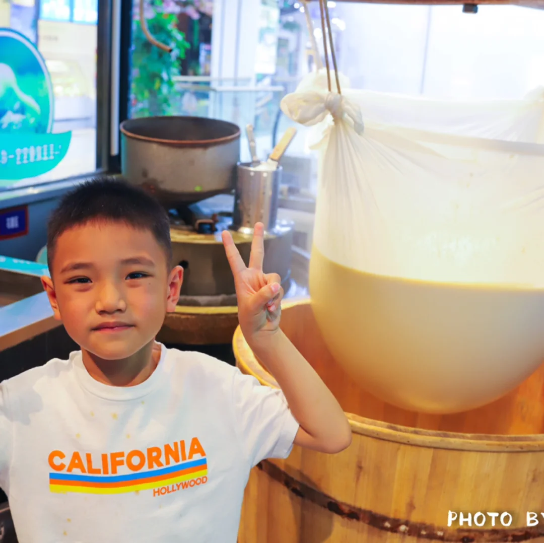 三亚美食探店，用餐中看豆腐制作全过程