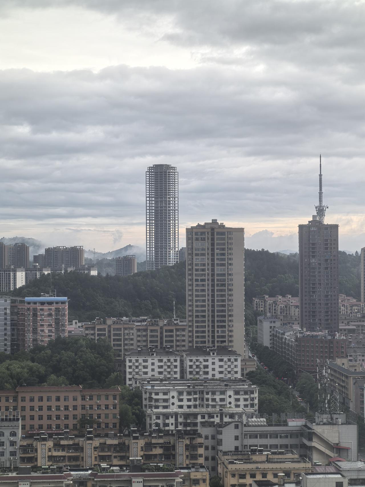 暴风雨过后看娄底的地步建筑——期进一步待完善的宁邦中心
       2026年