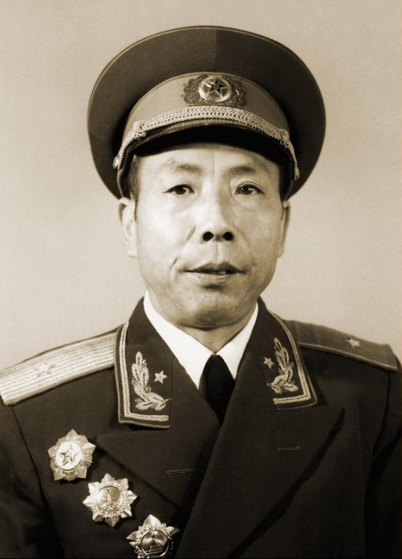 1937年，西路军教导员被俘，奇怪的是，敌人把他带进城后，就不管他了。正疑惑时，