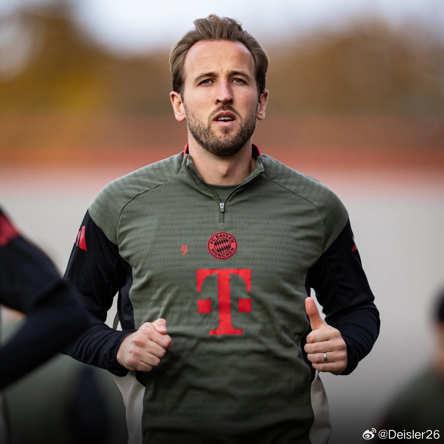 🎙️馬克斯·埃貝爾談到哈利·凱恩時說：“他已經盡一切努力參與其中，甚至參加了最