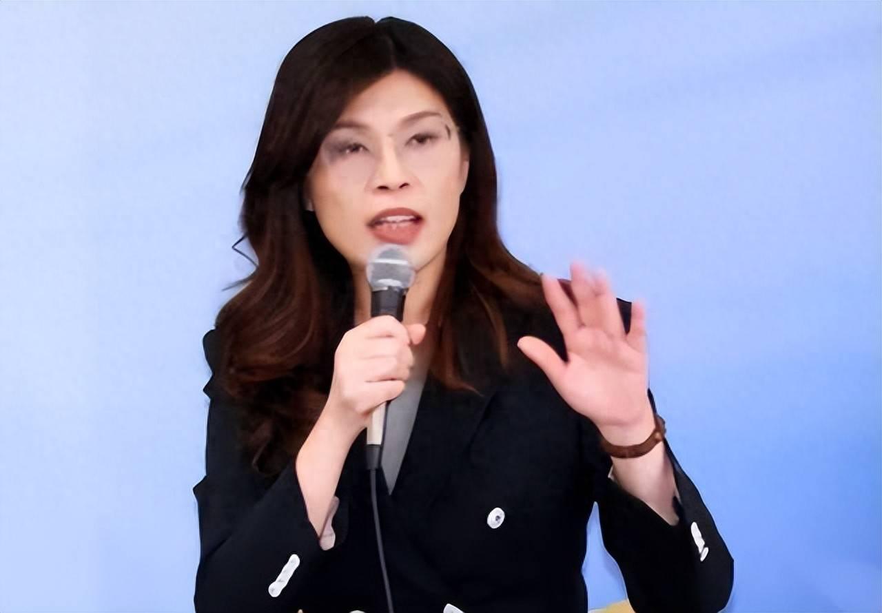 近期，郑丽文接连公开发声，针对台海局势、两岸路线、党内选举、蓝白合作等话题亮出清