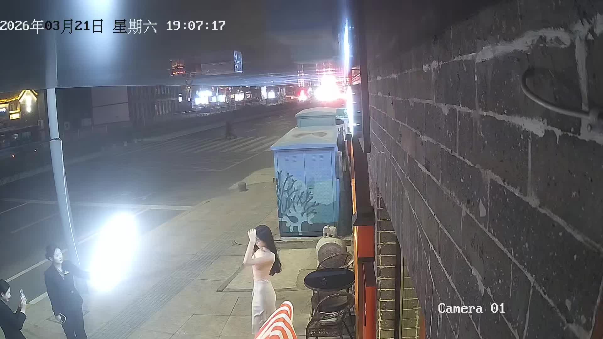 是茶艺师 偶尔也是摄影师 灯光师