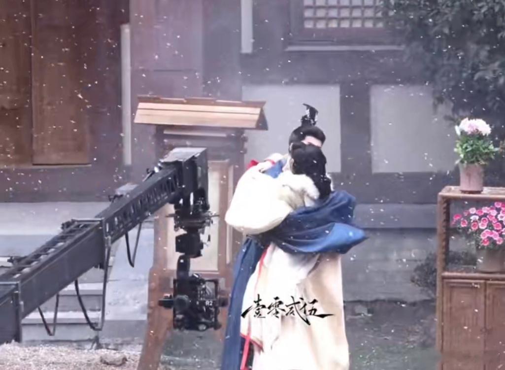 田曦薇闫桉《嫁金钗》宿命感满满的雪中相拥！ 