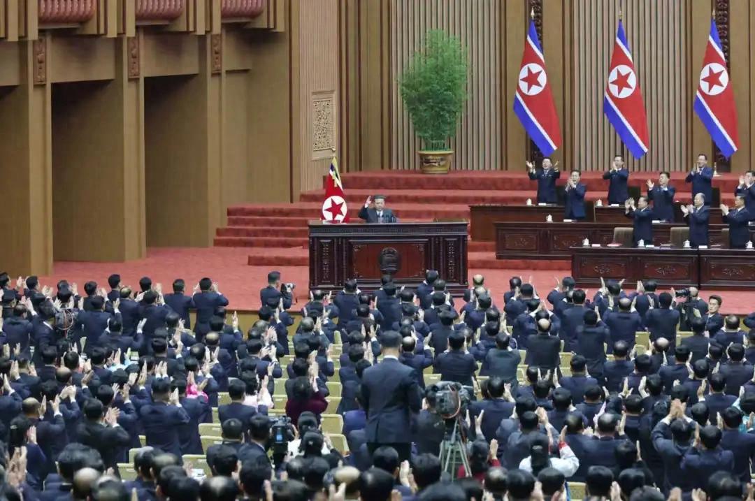 朝鲜领导人发表演说公开抨击美韩!
 
近期，朝鲜最高领导人通过朝中社发表施政演说