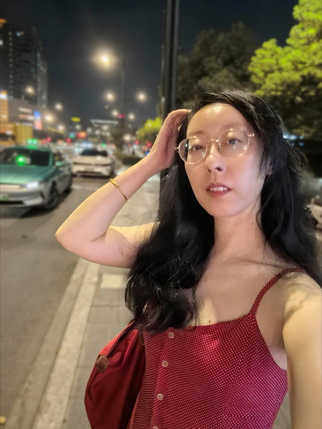 60个小时的芭蕾基训课之后终于重新塞进这条裙子了！ 