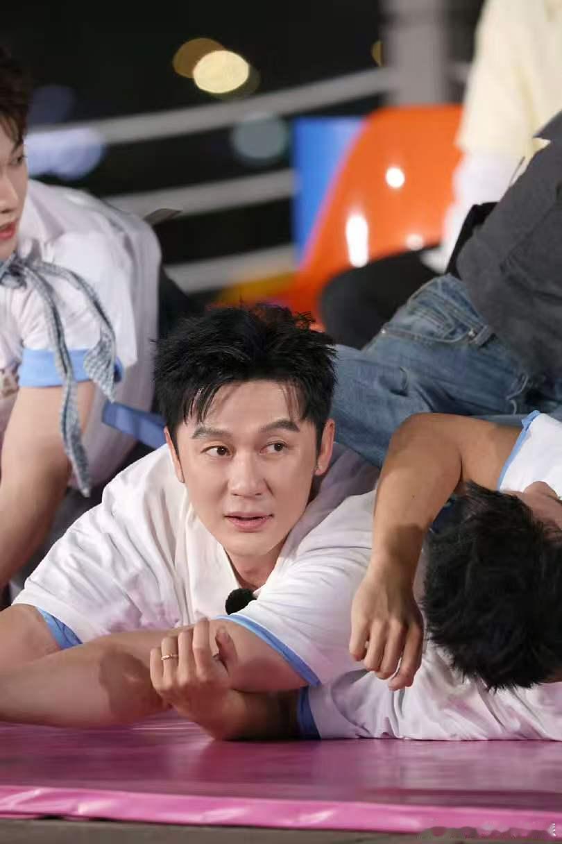 原来横渡长江已经是10年前的事了李晨不能停浆奔跑吧直播 10年前一群兄弟陪李晨横