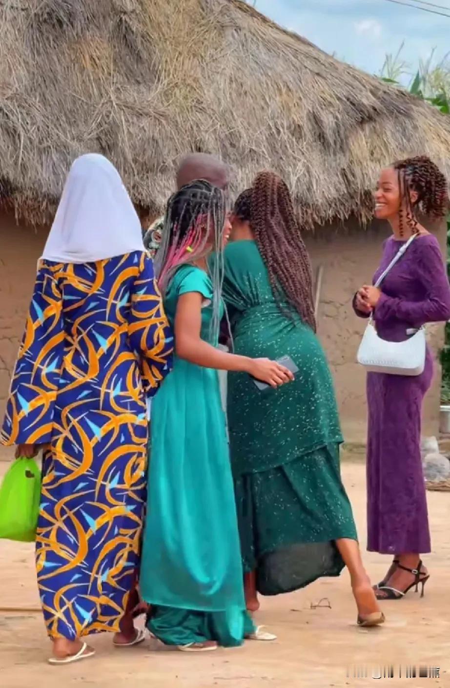 感觉菲利斯回到坦桑尼亚娘家以后变得贵气了。
 
以前在中国陕西平利时，整天在农田