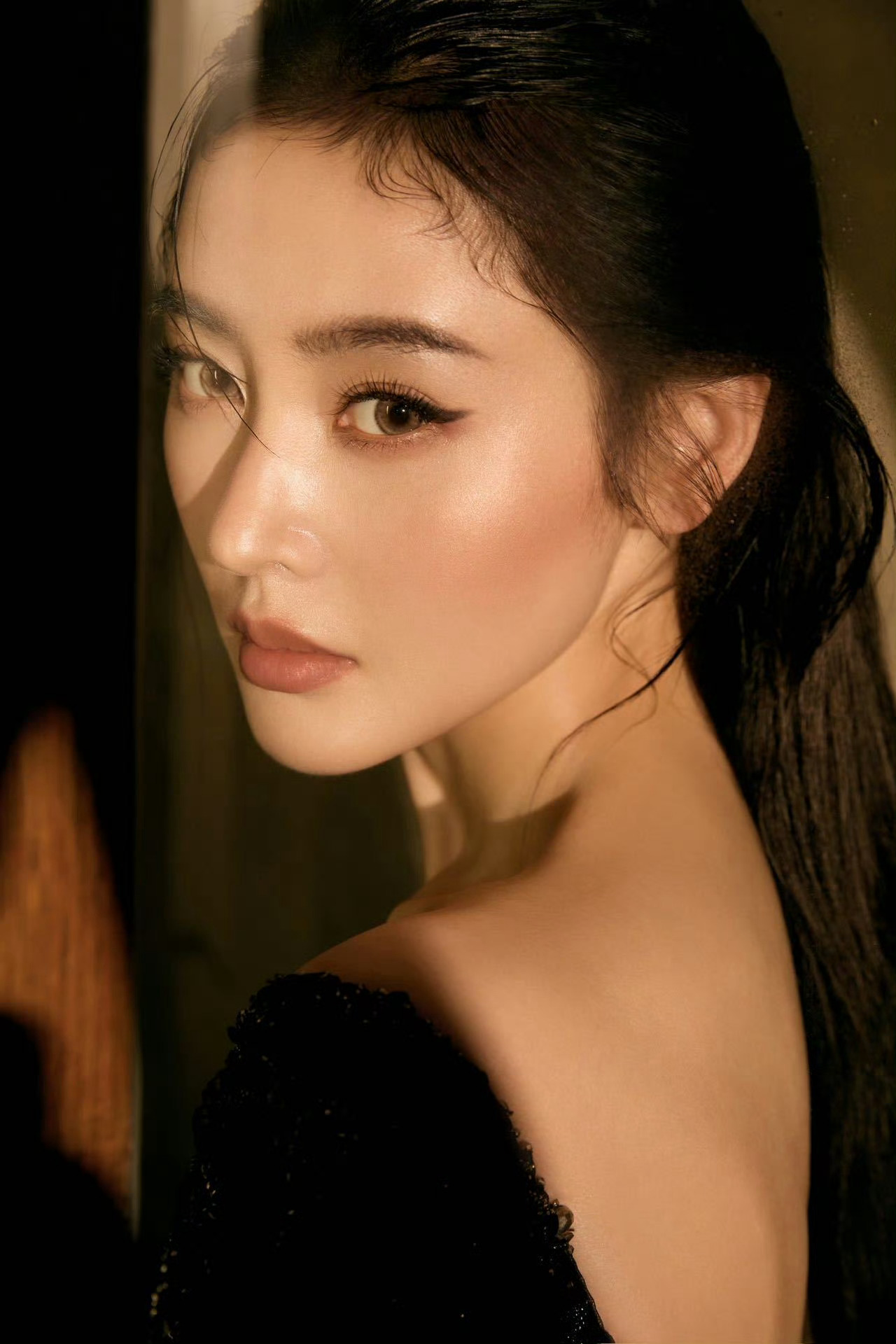 周雨彤代张天爱领奖！真朋友就是关键时刻站出来💗 周雨彤帮张天爱领奖张天爱生病周