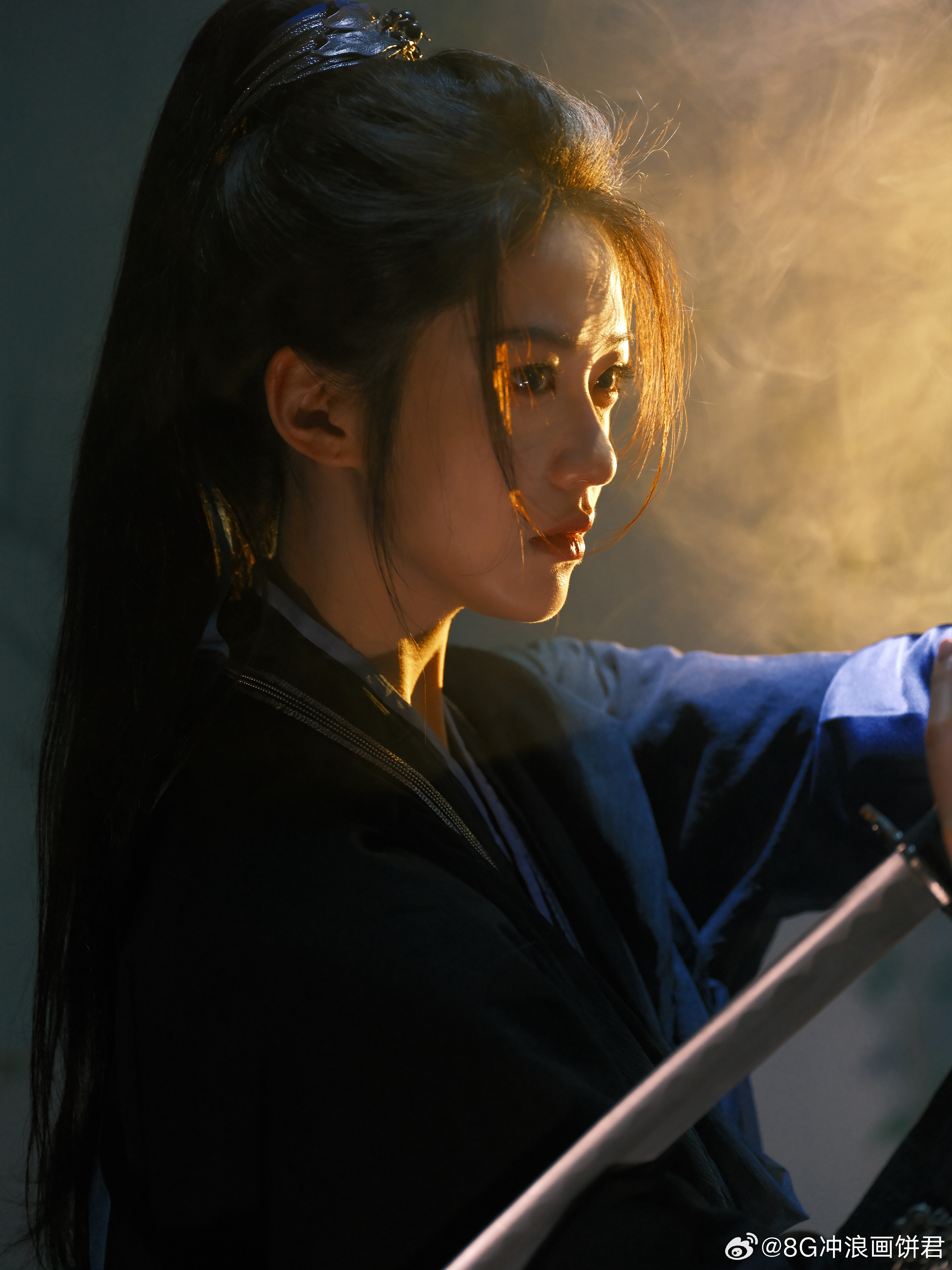 向涵之干脆发下写真网盘链接吧 打戏够劲，写真有范，向涵之的侠女气场隔着屏幕都挡不