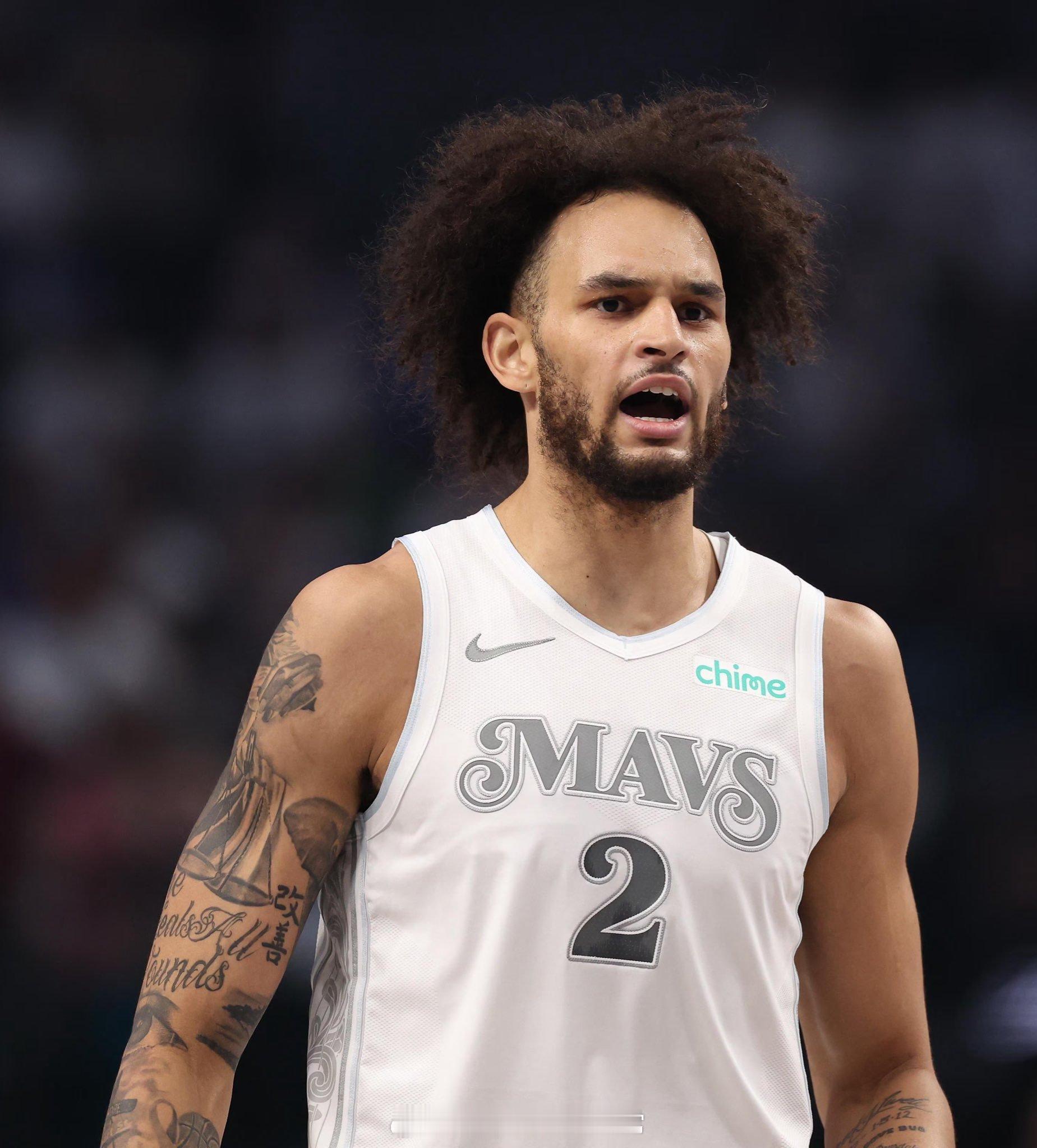 独行侠表示，球队中锋德里克·莱弗利二世因右脚肿胀和不适将无限期休战。莱弗利正在寻