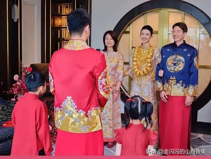 我的老天爷呀。奚梦瑶这更新的也太大了，这大黄金隔着屏幕都沉到我。有钱，真是有钱。