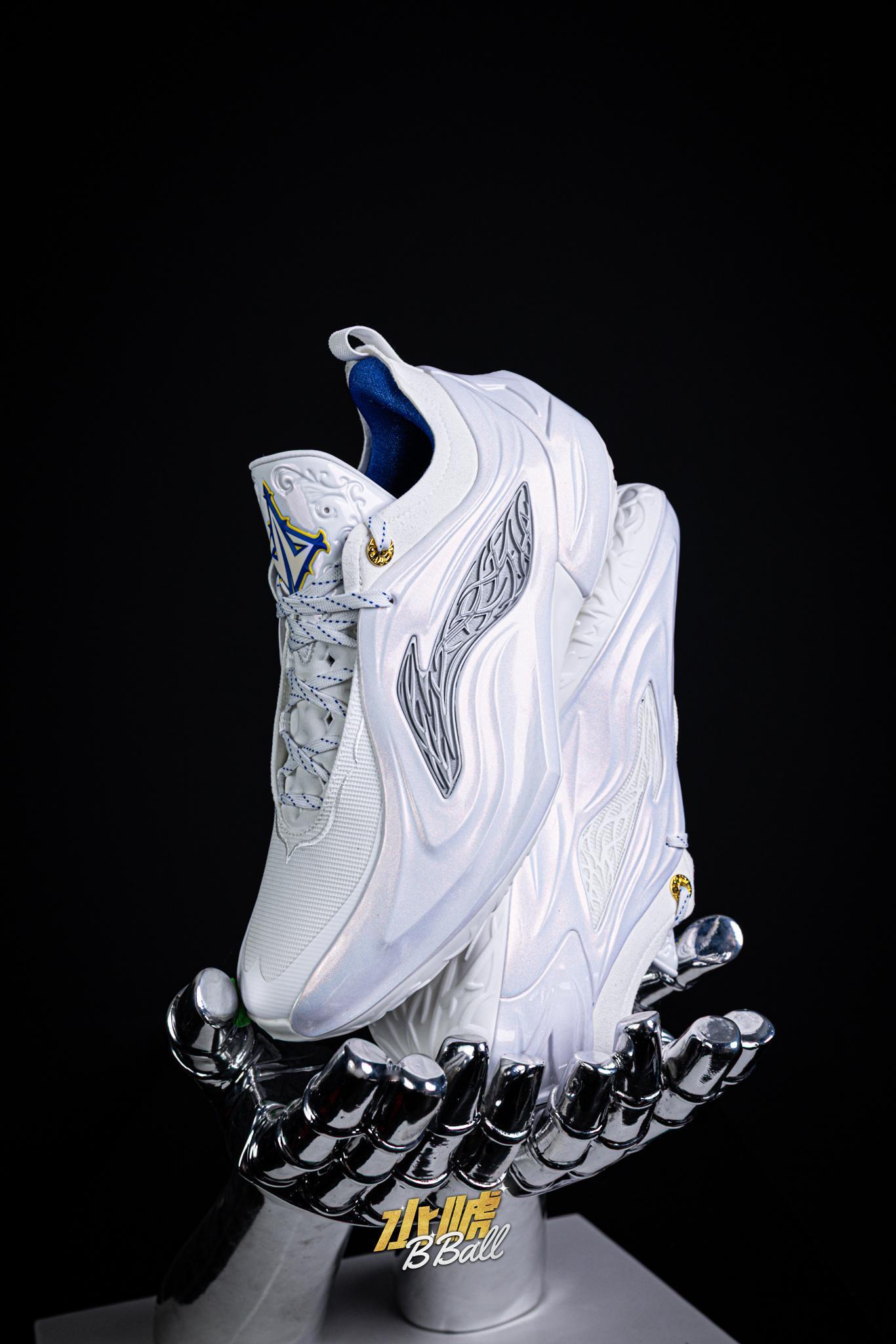 水唬开箱 通体白，配以珠光亮面，外加一些金色点缀总之，这是让我老婆第一眼就“哇”