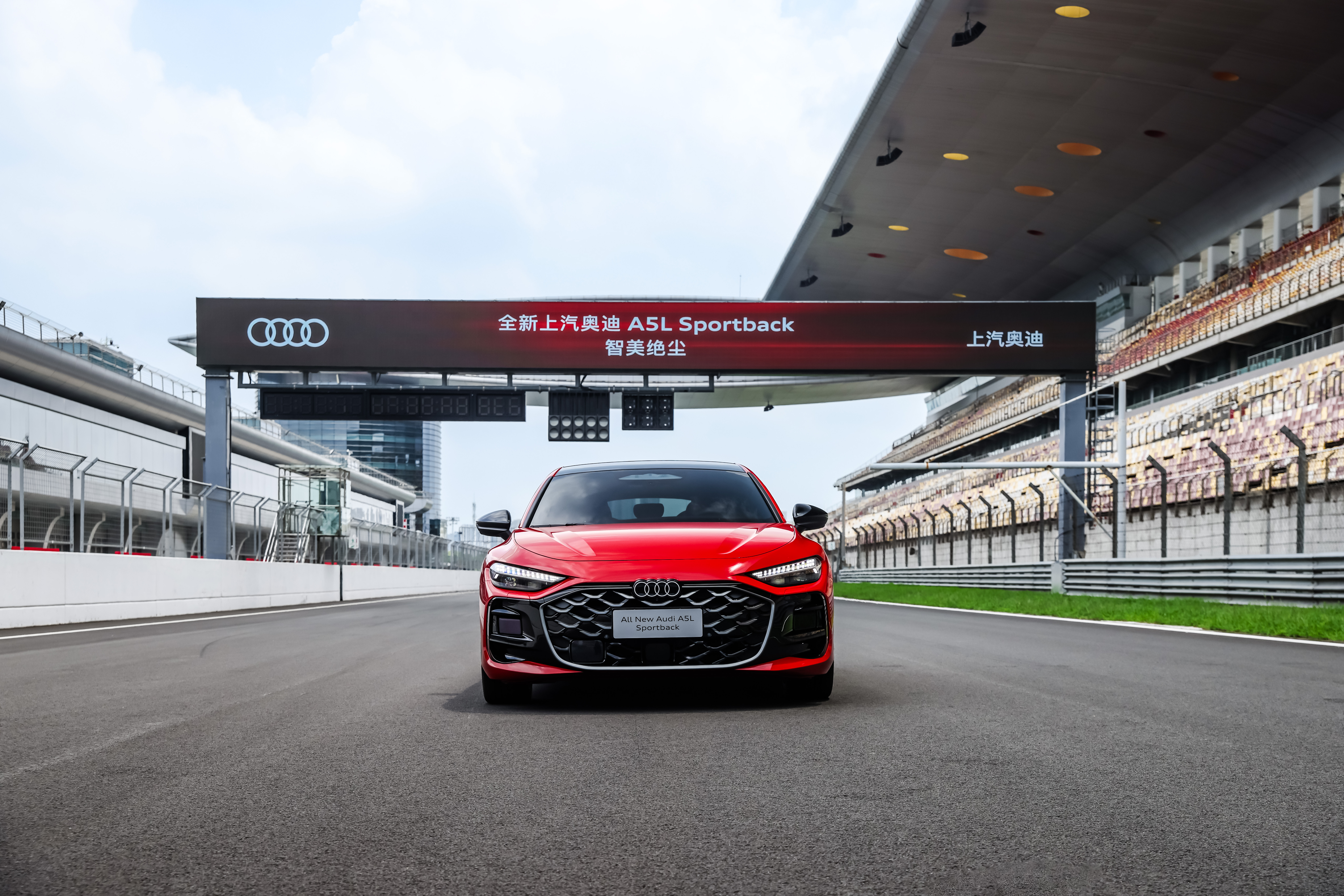 上汽奥迪A5L油车首搭华为乾崑上汽奥迪全新A5L Sportback本来就很有档